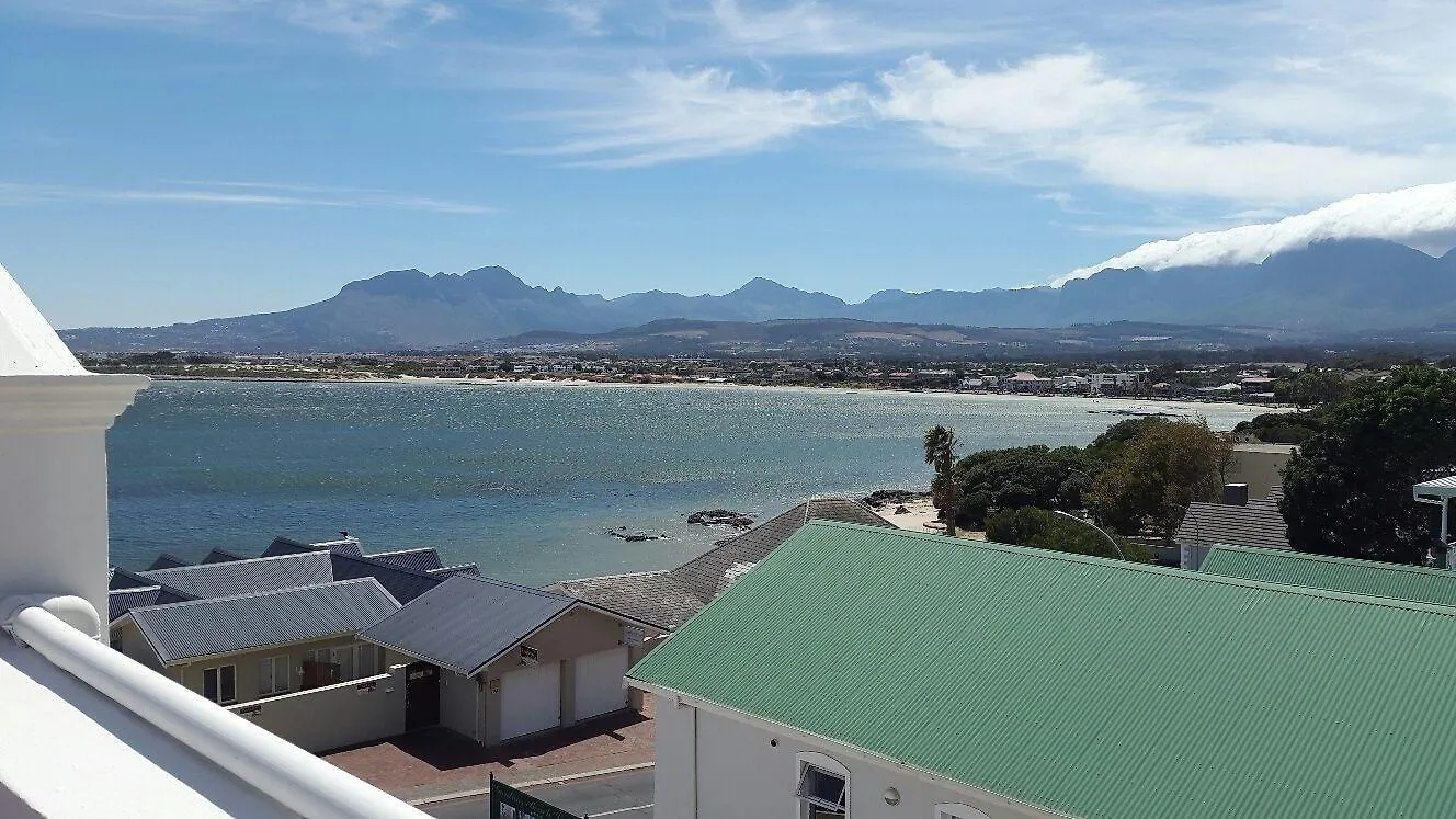 Berg En Zee Guesthouse Gordons Bay Guest house